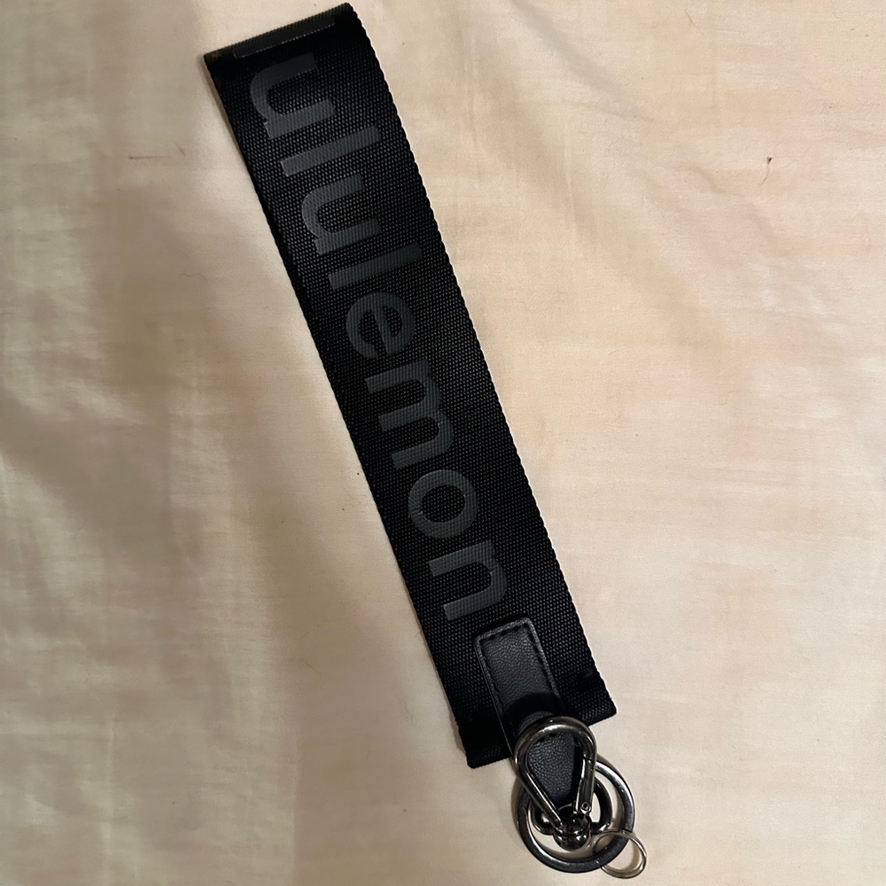 LULULEMON keychain